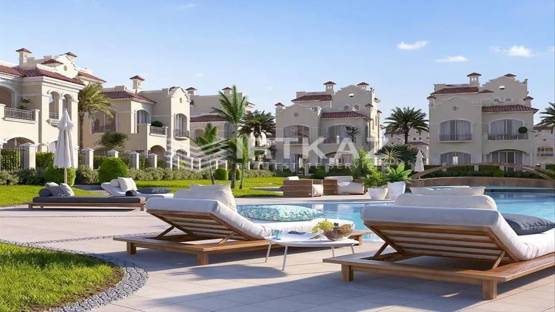 Luxurious Villa Overlooking the Lakes