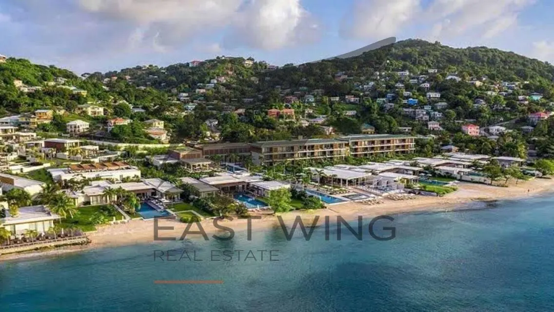 Luxury Villa with Private Garden and Stunning Lakeside View