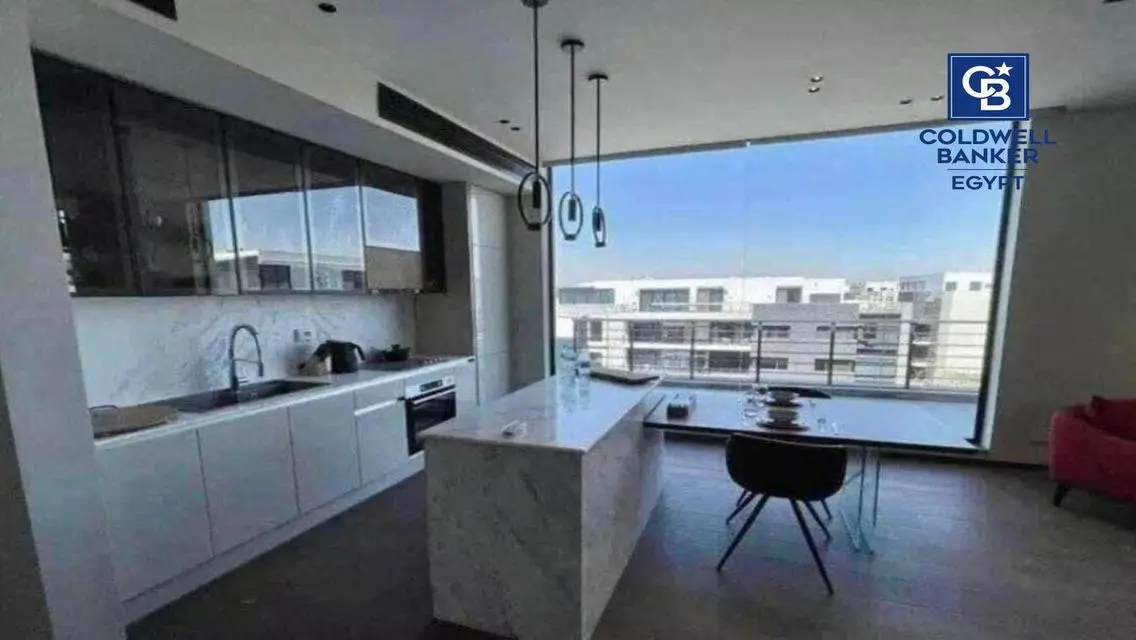 فيلا فاخرة للبيع بإطلالة ساحرة