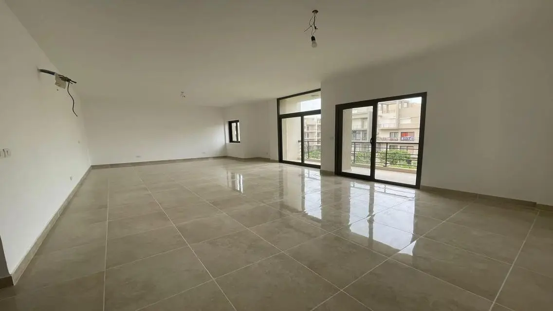 Luxury Apartment with Spacious Layout and Beautiful Views