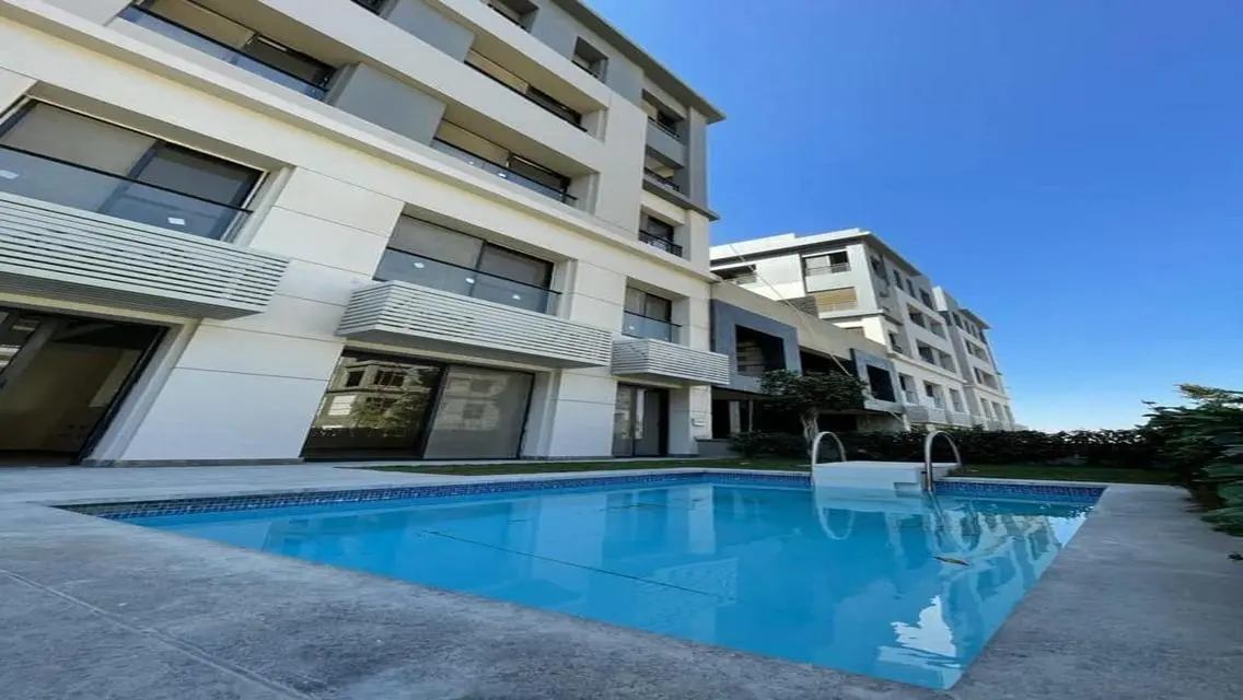 Luxury Apartment with Spacious Layout and Beautiful Views