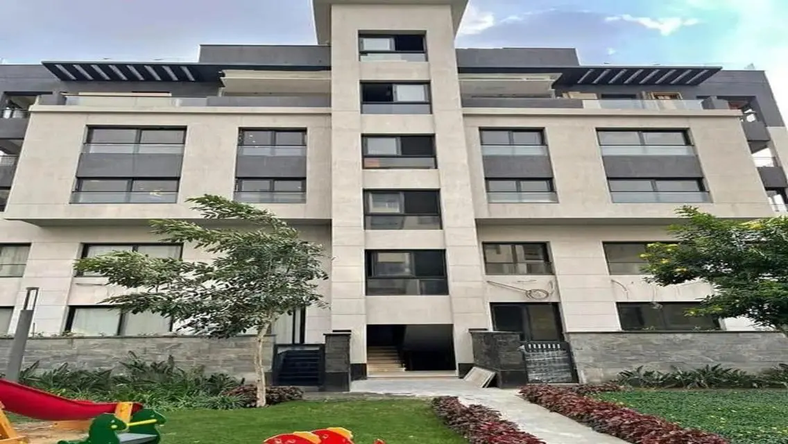 Luxury Apartment with Spacious Layout and Beautiful Views