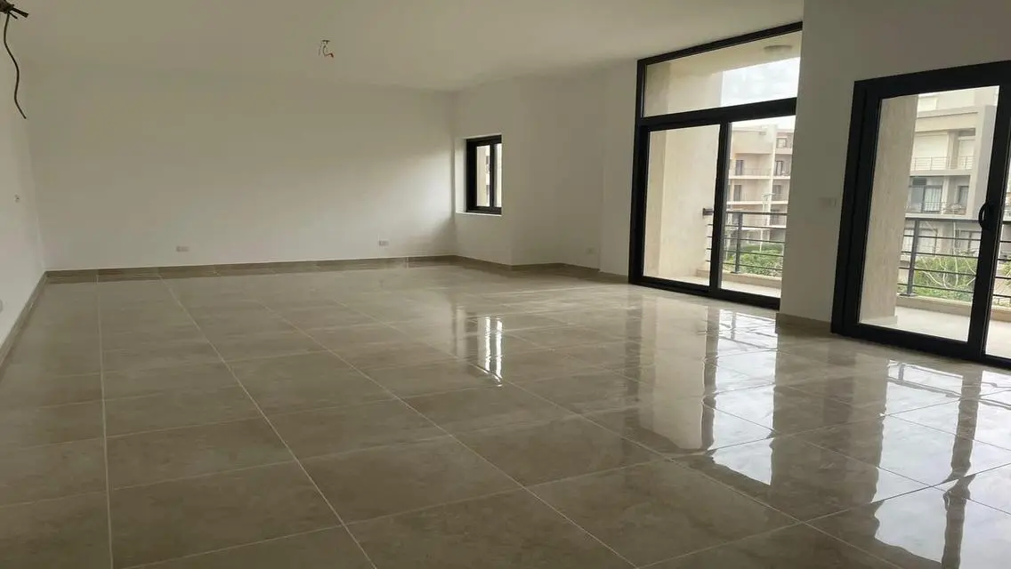 Luxury Apartment with Spacious Layout and Beautiful Views