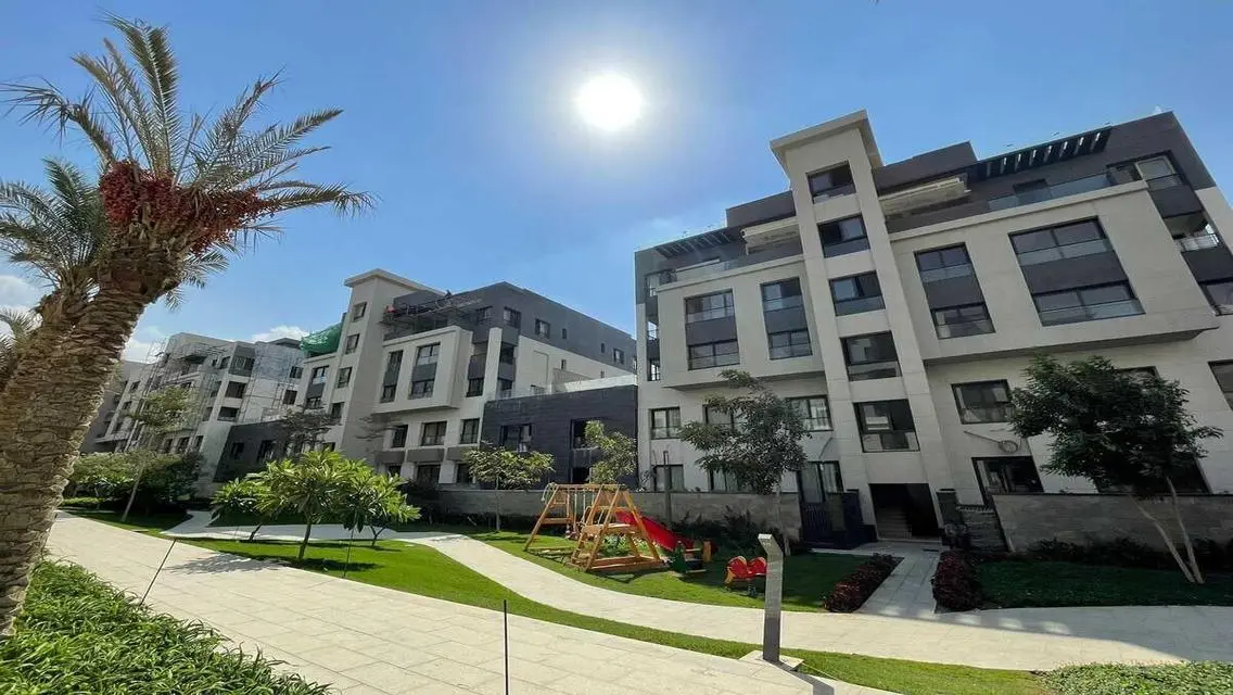 Luxury Apartment with Spacious Layout and Beautiful Views