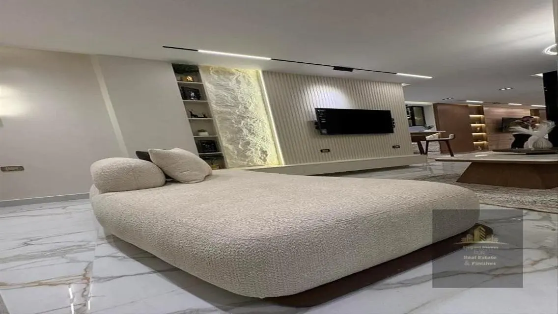 Luxurious 3-Bedroom Apartment for Sale - 280 Sqm in Prime Location