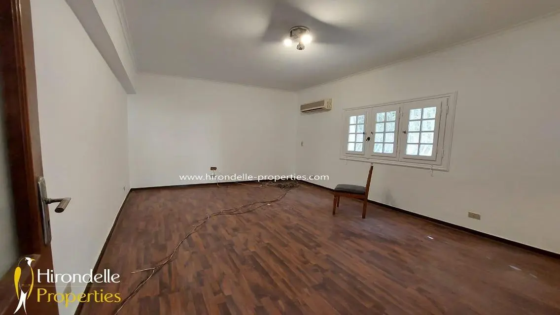 شقة فاخرة للبيع مع غرفة اجتماعات