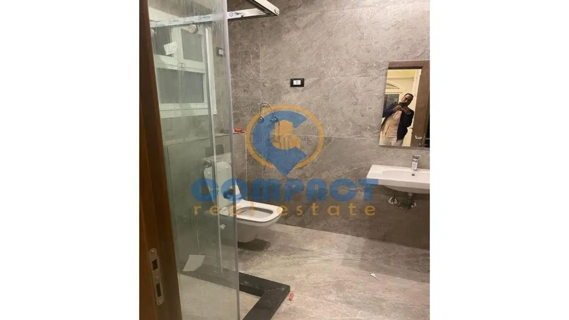 شقة مميزة للإيجار مع إطلالة رائعة