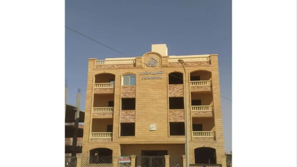 منزل فاخر مع حديقة وشرفة
