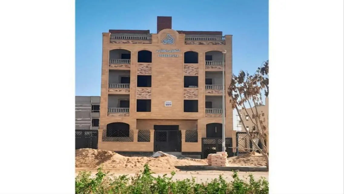 منزل فاخر مع حديقة وشرفة