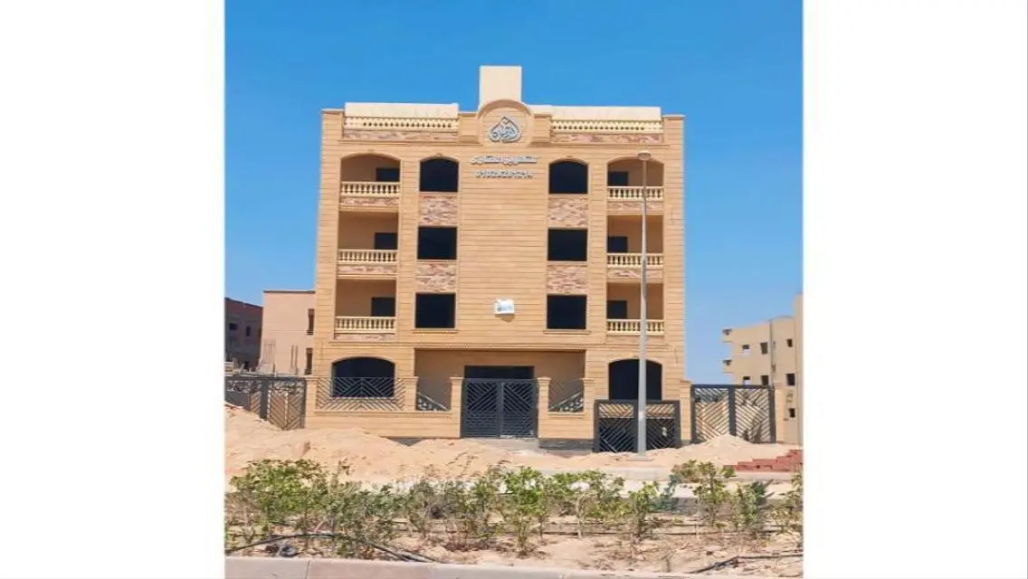 منزل فاخر مع حديقة وشرفة