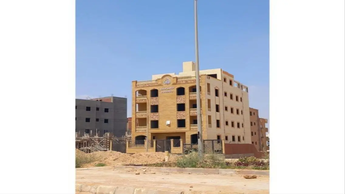 منزل فاخر مع حديقة وشرفة