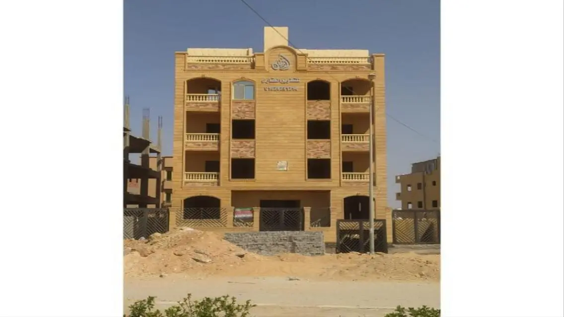 منزل فاخر مع حديقة وشرفة