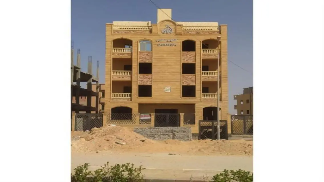 منزل فاخر مع حديقة وشرفة