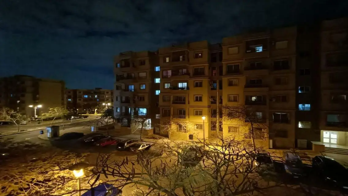 شقة فاخرة بمساحة واسعة في موقع متميز