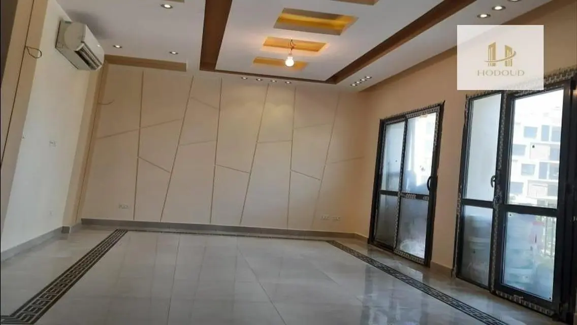 Luxury Apartment with Prime Amenities in the Heart of the City