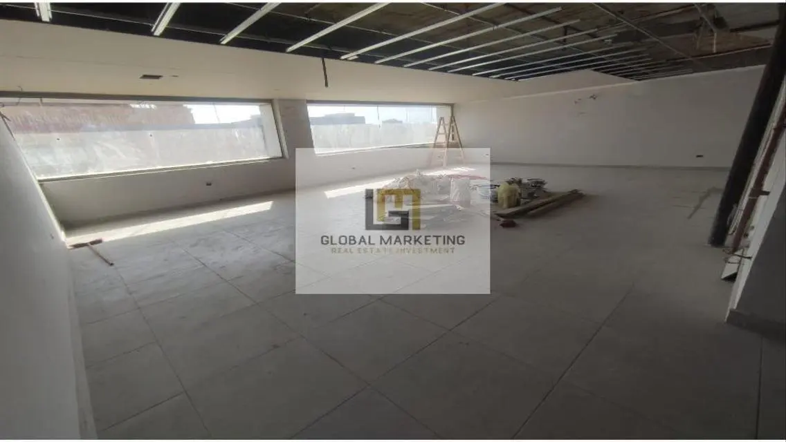 Modern Apartment with Amenities in Central Location