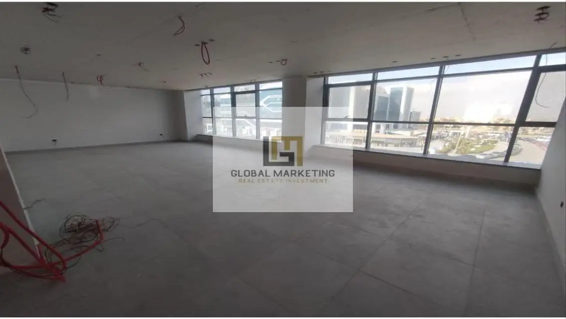 Modern Apartment with Amenities in Central Location