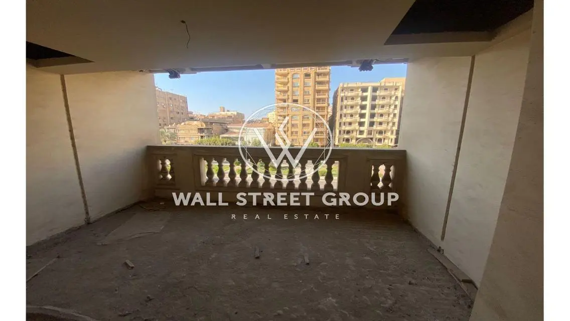 شقة فاخرة مساحتها 400 متر مربع للبيع بسعر 10,000,000 جنيه