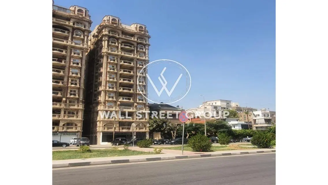 شقة فاخرة مساحتها 400 متر مربع للبيع بسعر 10,000,000 جنيه