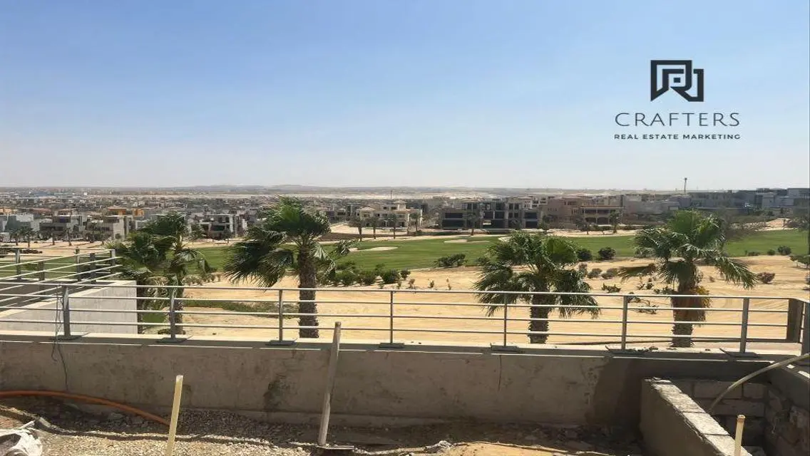 فيلا فاخرة مع إطلالة خلابة للبيع في حي متميز
