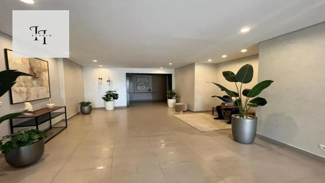 Luxury Apartment 150 m² with Balcony and Shared Pool