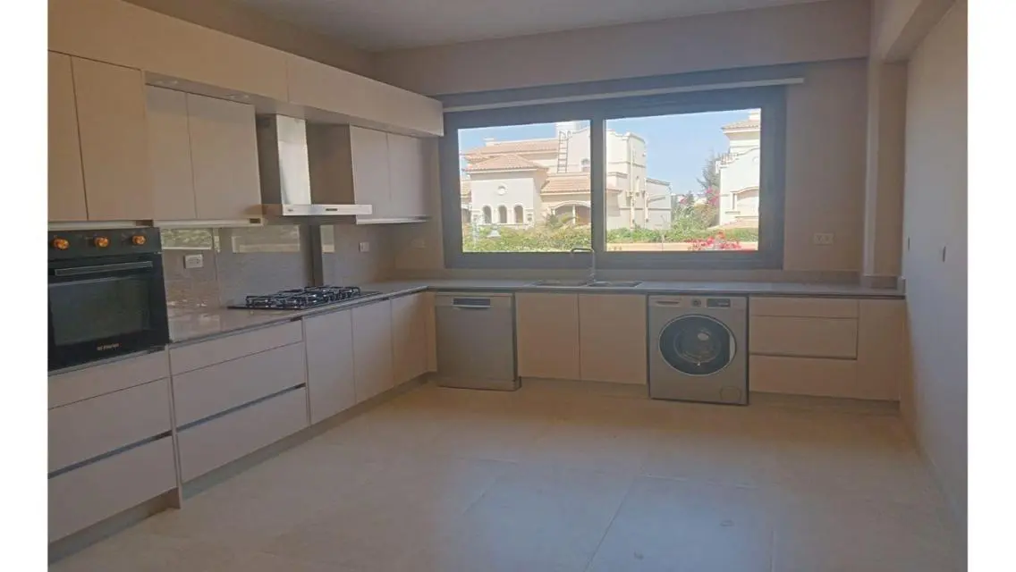 Luxury Apartment with Maid's Room and Security