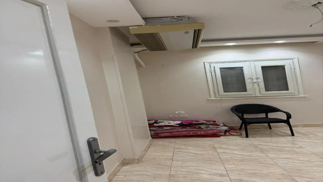 شقة فاخرة مع غرفة خادمة للإيجار