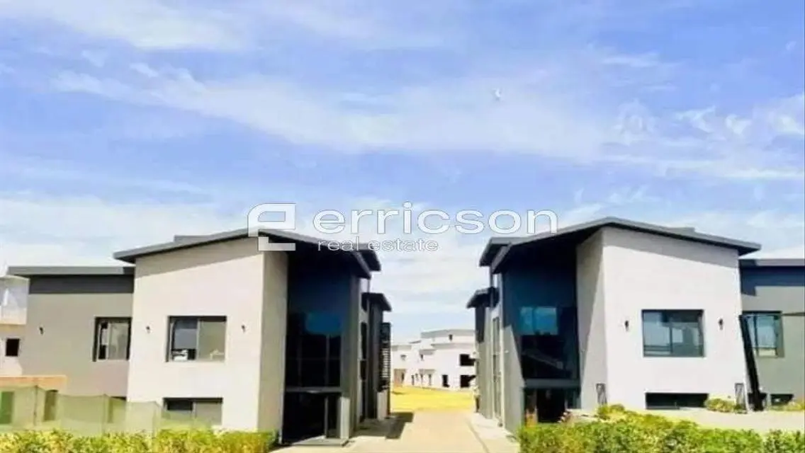 Luxury Apartment with Lake View and Balcony in Prime Location