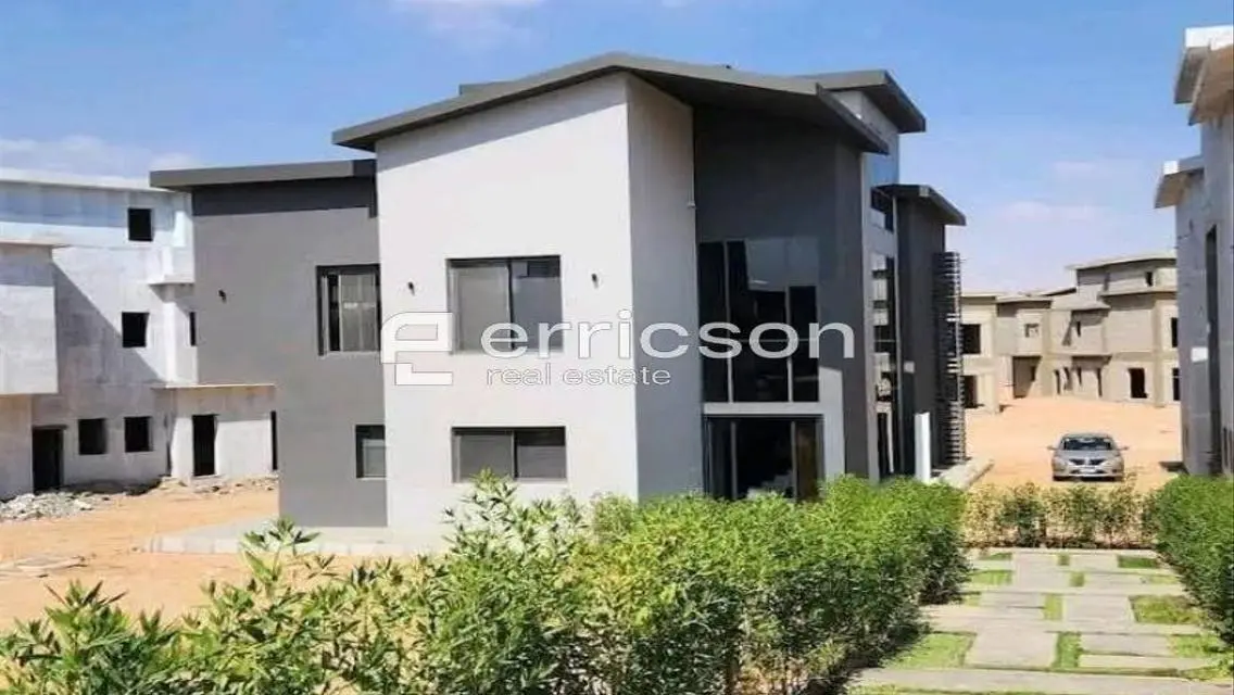 Luxury Apartment with Lake View and Balcony in Prime Location
