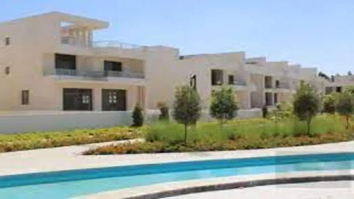 Luxury Apartment with Spacious Layout and Beautiful Views