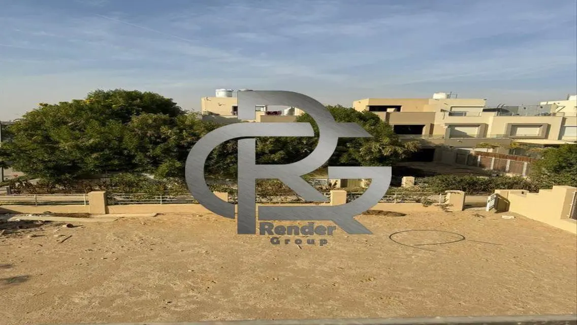 Luxurious Villa with Private Garden and Pool in Prime Location