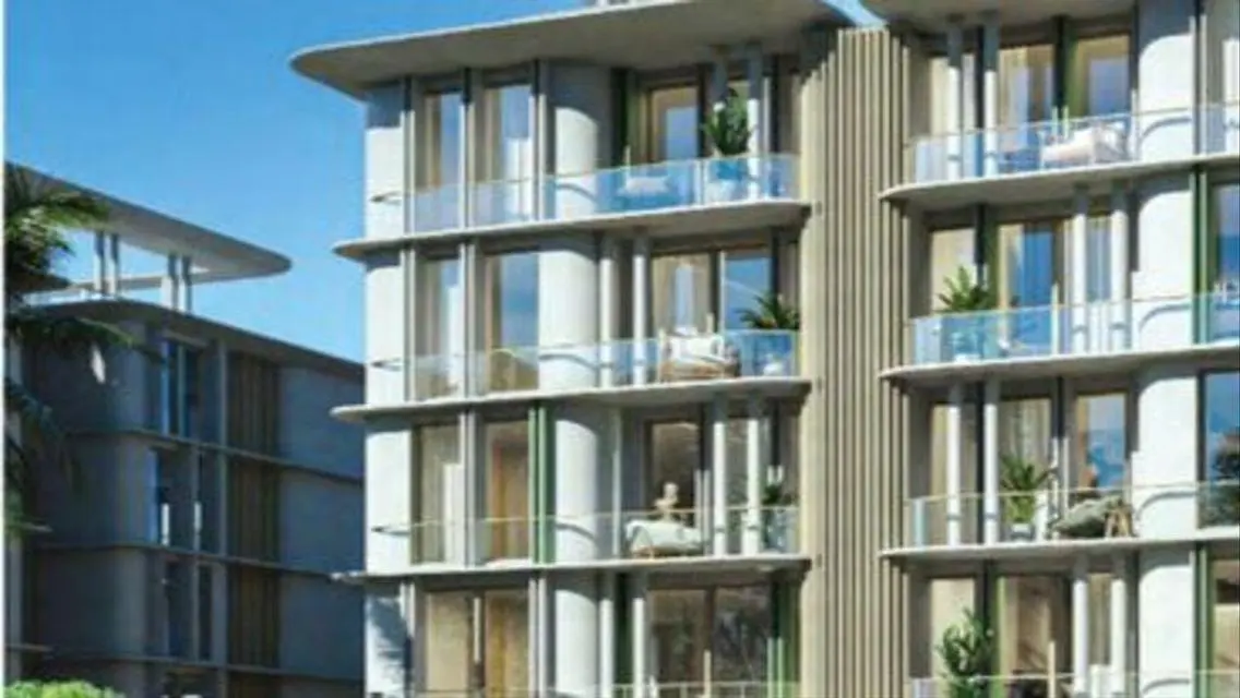 Chalet for Sale in Marseille Beach - Prime Location at a Great Price