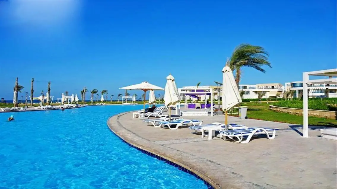 Chalet for Sale in Marseille Beach - Prime Location at a Great Price