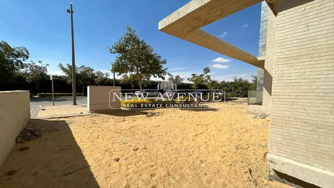 Luxury Apartment with Balcony and Private Garden for Sale