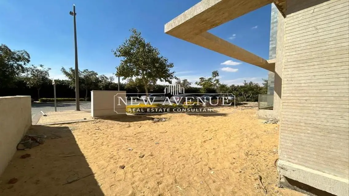Luxury Apartment with Balcony and Private Garden for Sale