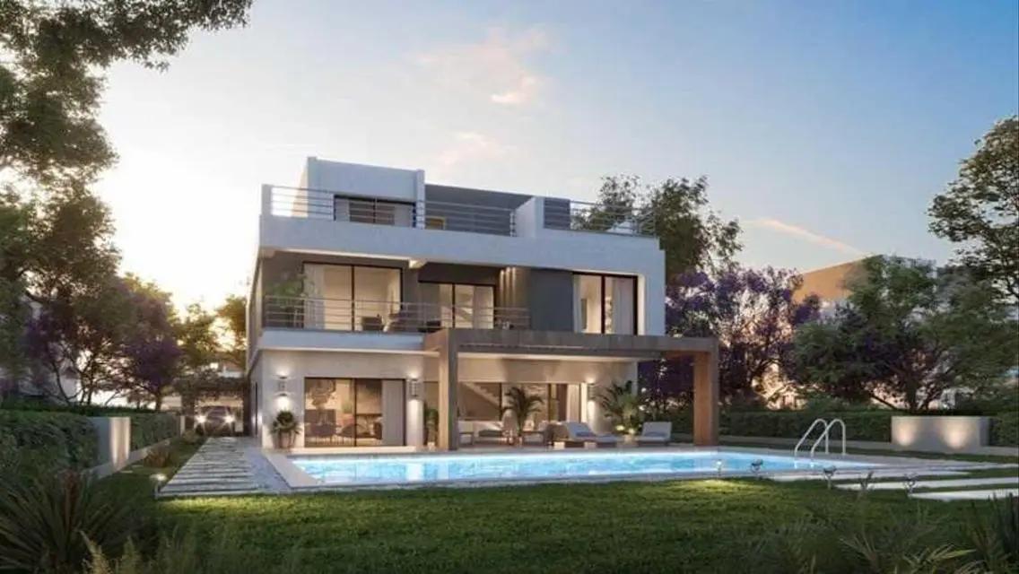Luxury Apartment Overlooking the Lakes