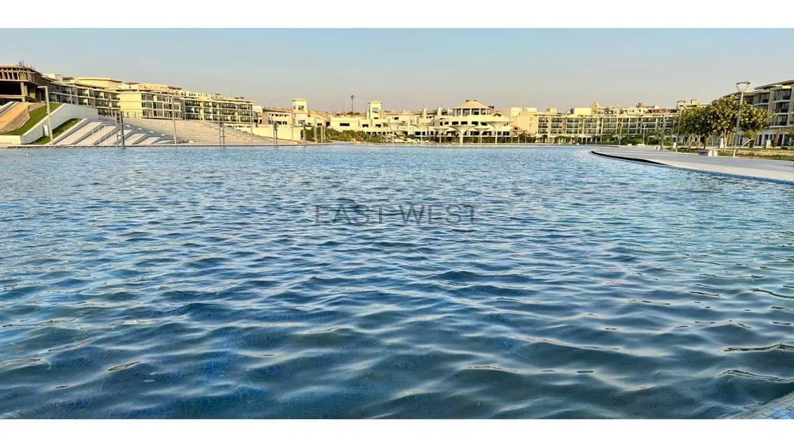 شقة فاخرة مع شرفة ومسبح مشترك للإيجار