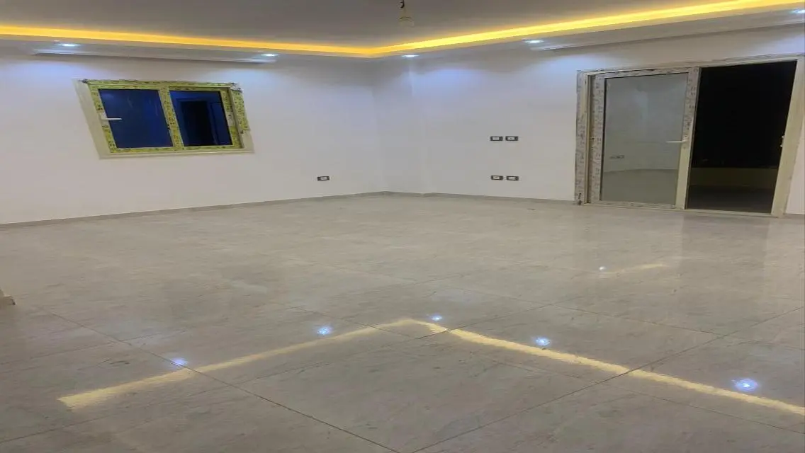 مكتب حديث للإيجار مع جميع المرافق