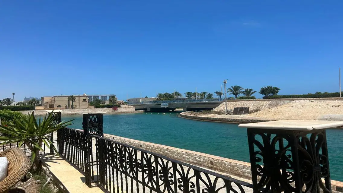 فيلا فاخرة مع مسبح خاص وإطلالة على البحيرات