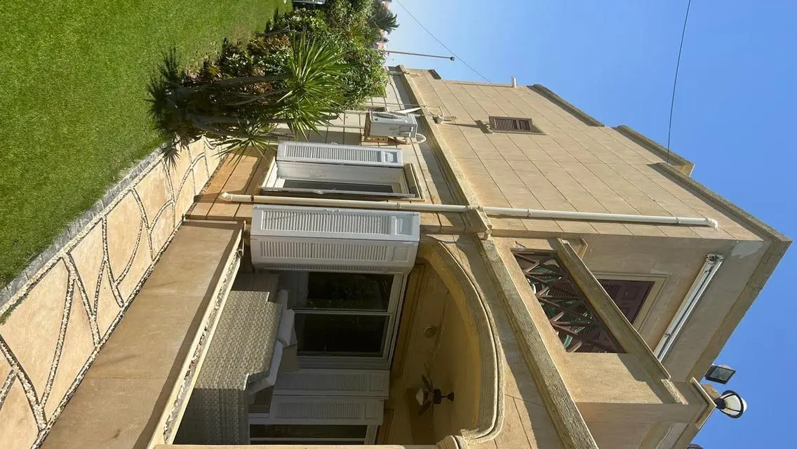فيلا فاخرة مع مسبح خاص وإطلالة على البحيرات