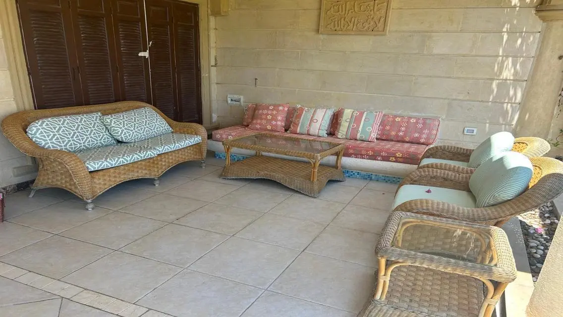 فيلا فاخرة مع مسبح خاص وإطلالة على البحيرات