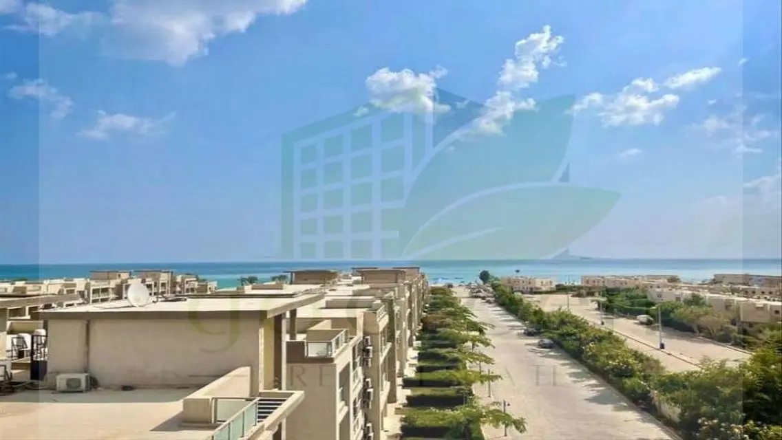 Luxury Apartment Overlooking Lakes in Prime Location