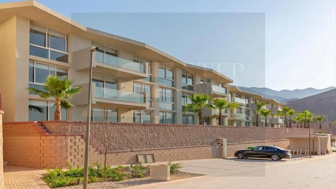 وحدة سكنية مطلة على البحر للبيع
