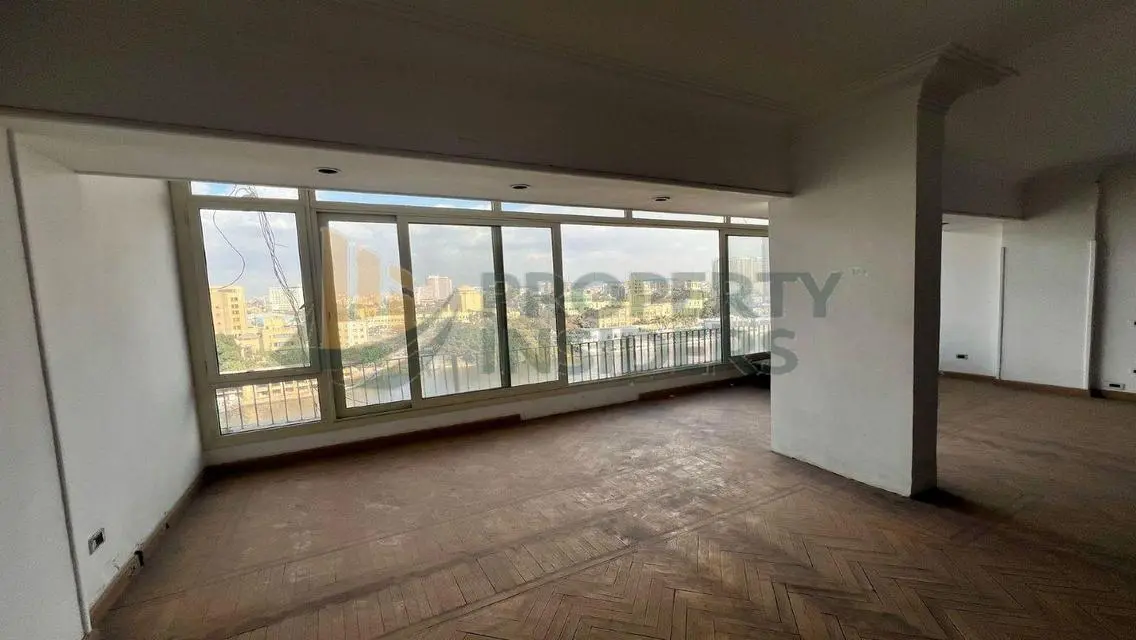 شقة فاخرة بمساحة 350 متر