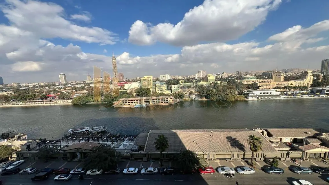شقة فاخرة بمساحة 350 متر