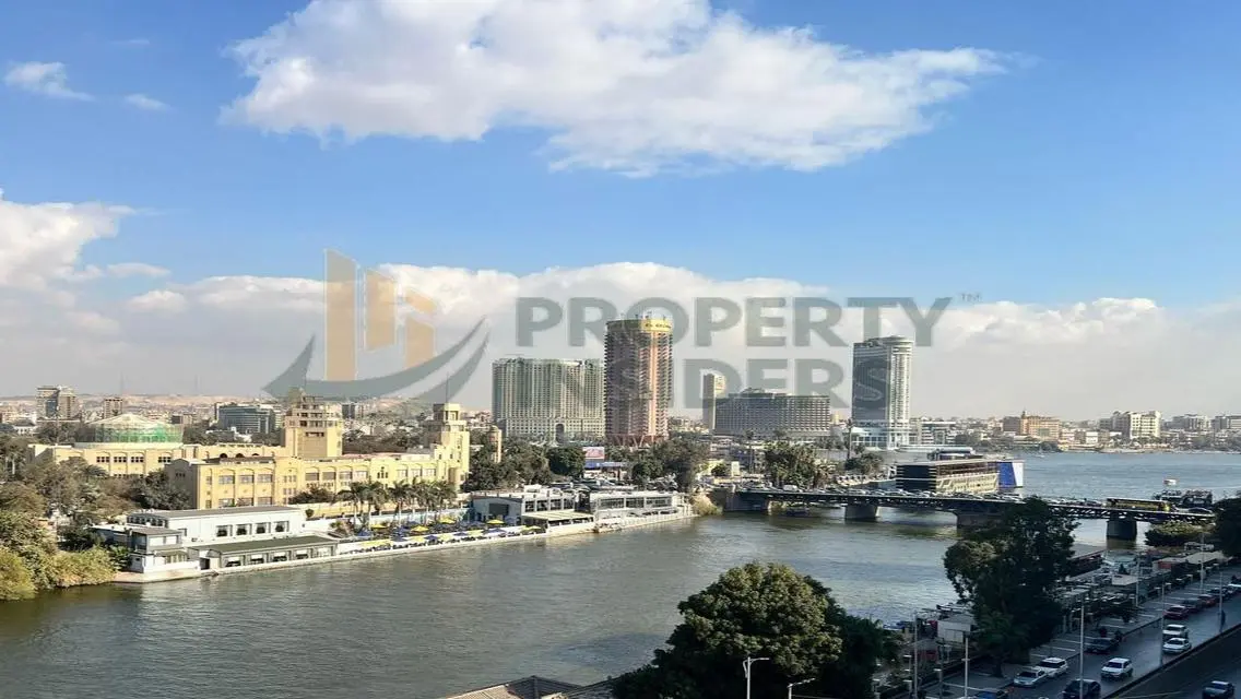 شقة فاخرة بمساحة 350 متر