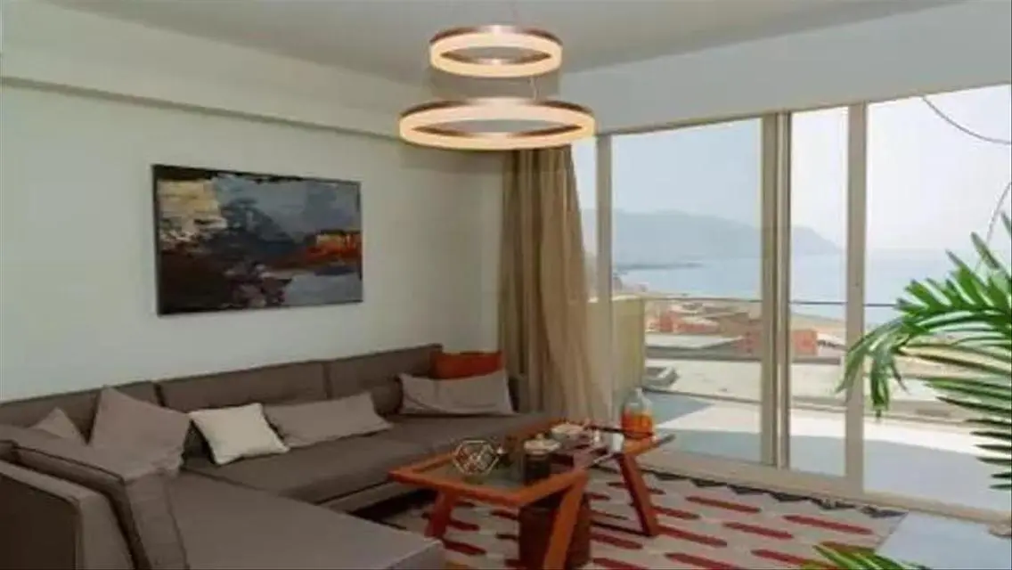 Luxurious Apartment Overlooking the Lake