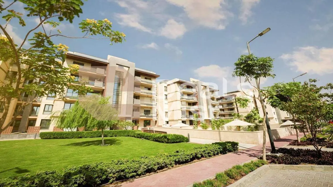 Luxurious Apartment Overlooking Lakes and a Landmark