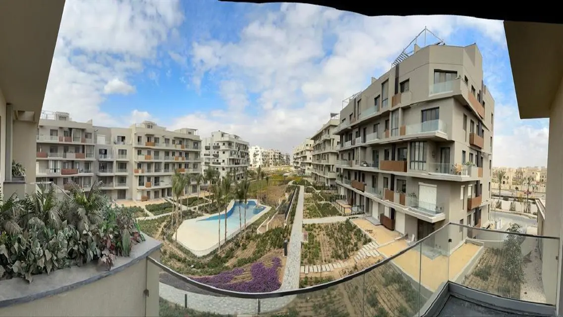 شقة فاخرة للبيع في قلب المدينة بمساحة واسعة