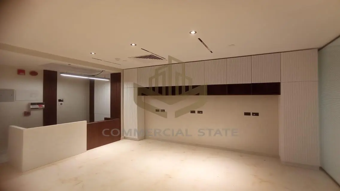 محل تجاري للإيجار في الحي التجاري بالدولة 8